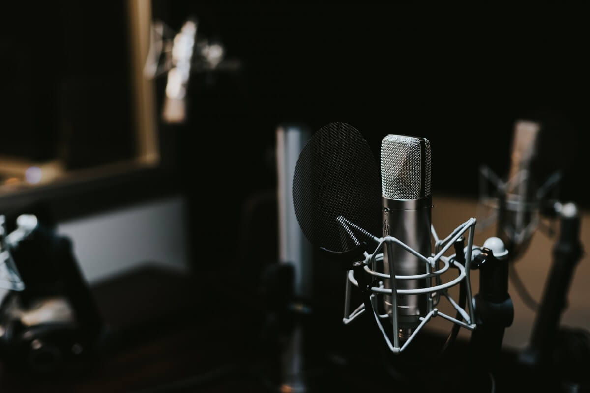 microphone studio mic broadcast podcast 89799
