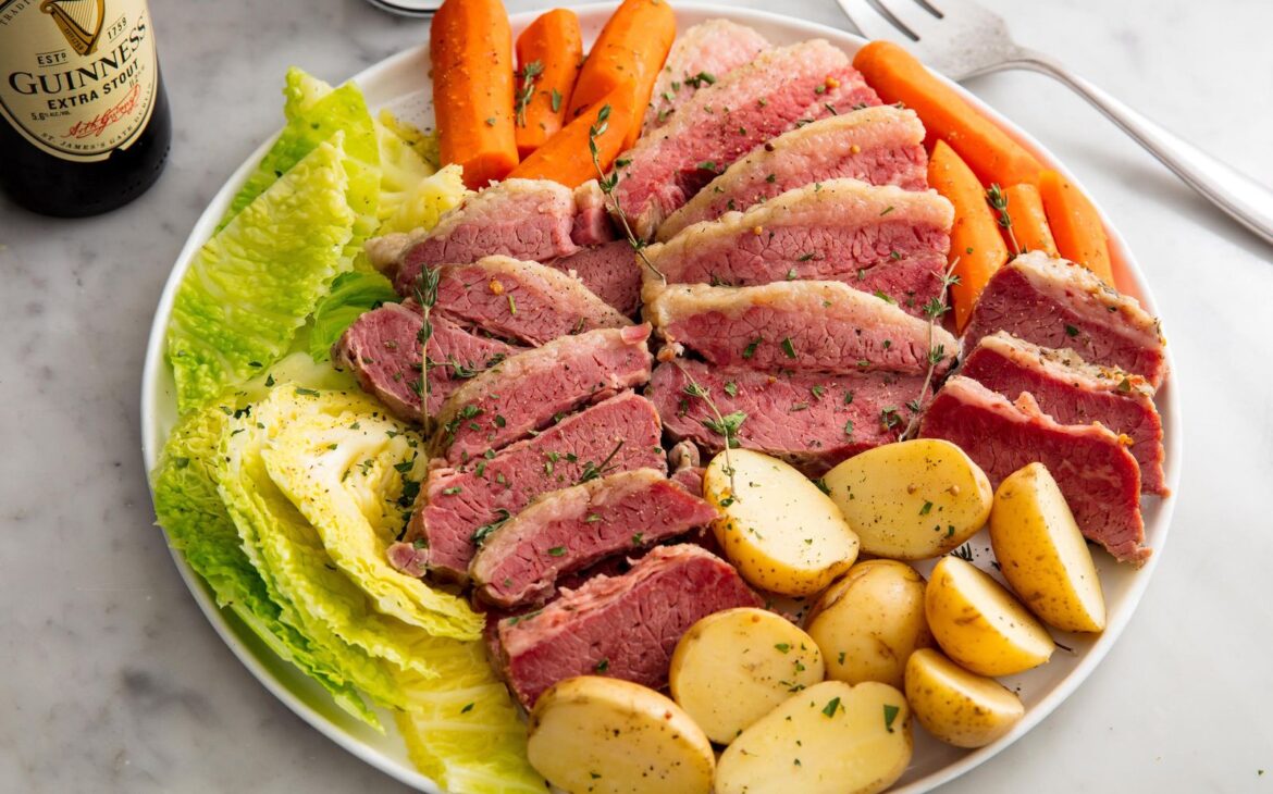 Szent Patrik napja 3 1517429716 slow cooker corned beef delish 1
